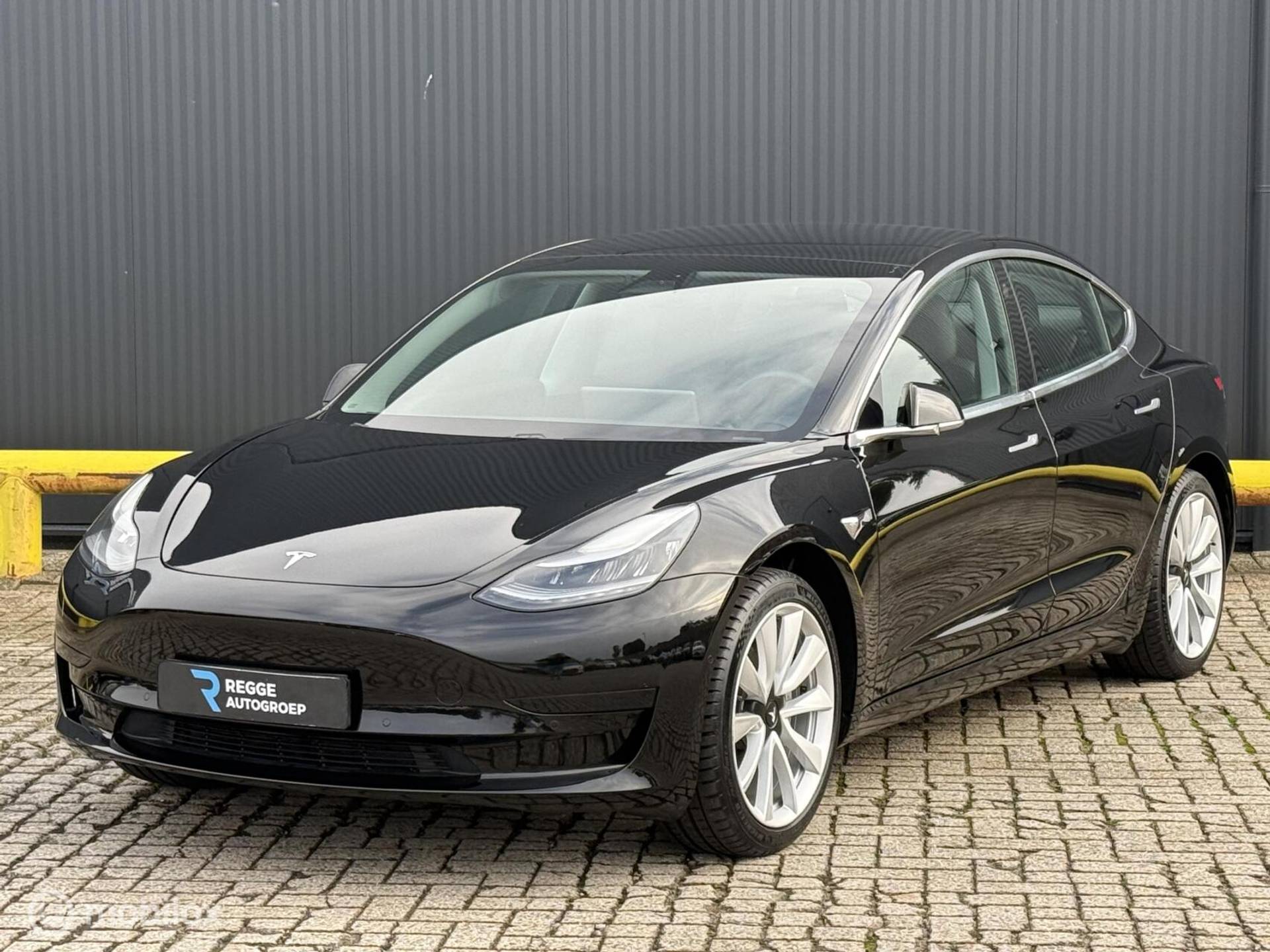 Tesla Model 3 - Afbeelding 1