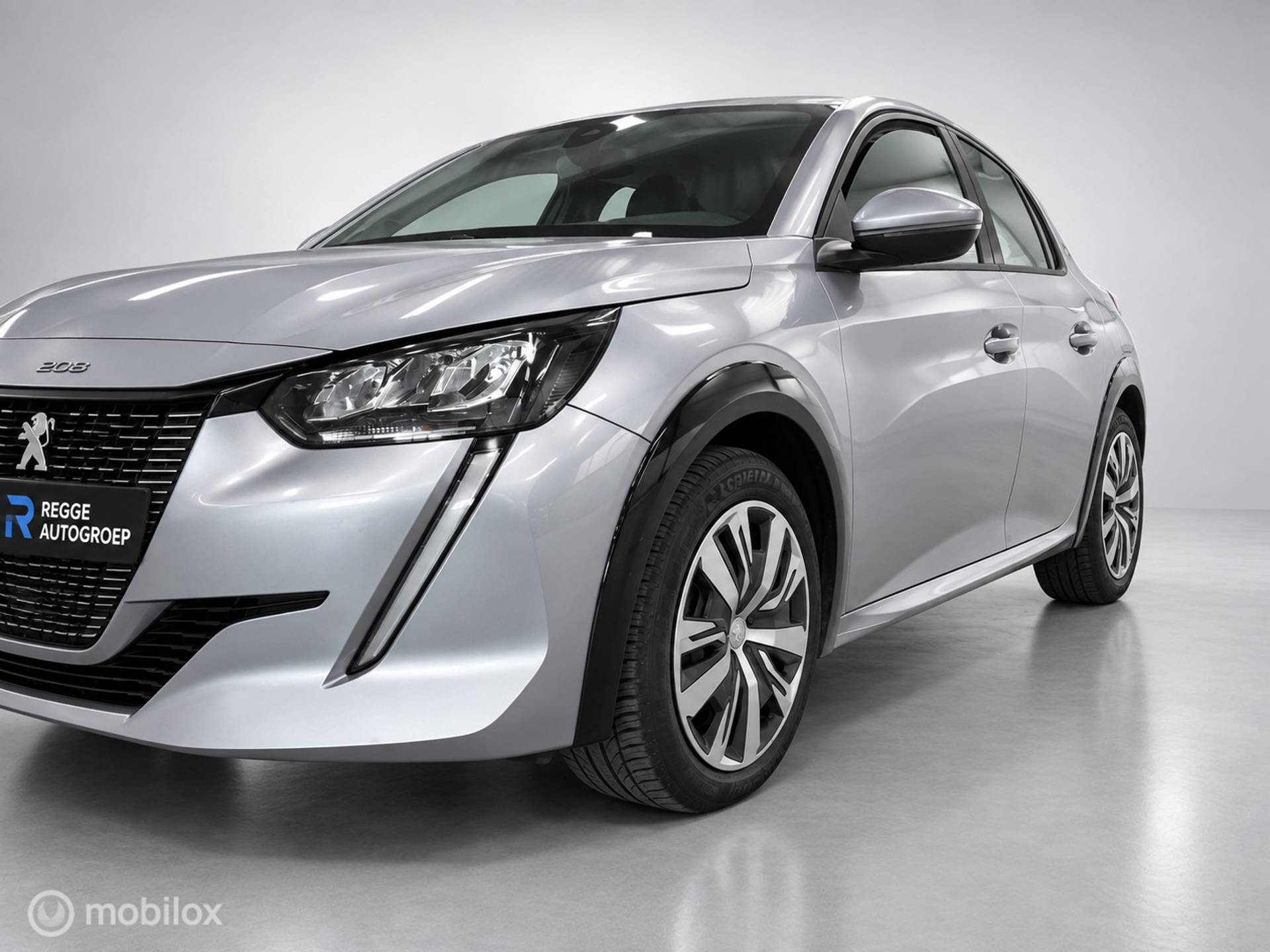 Peugeot e-208