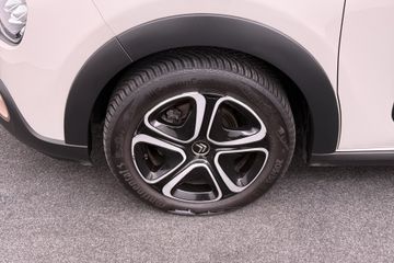 Voertuigafbeelding 6