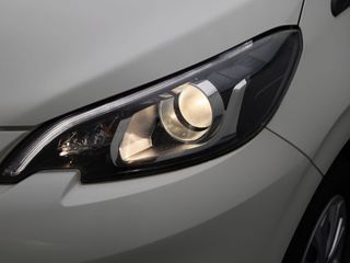 Voertuigafbeelding 12