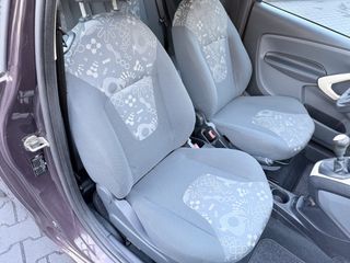 Voertuigafbeelding 12