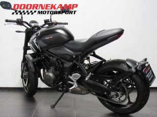 Voertuigafbeelding 4