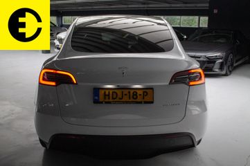 Voertuigafbeelding 12