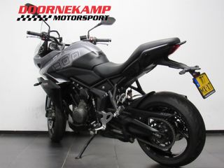 Voertuigafbeelding 4