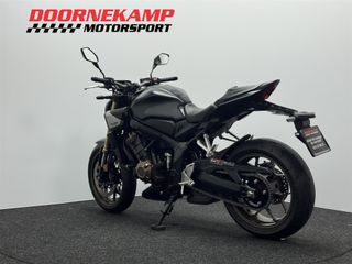 Voertuigafbeelding 10