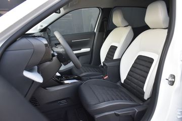 Voertuigafbeelding 6