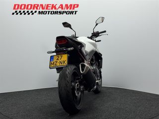 Voertuigafbeelding 13