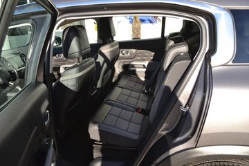 Voertuigafbeelding 12