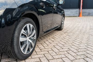 Voertuigafbeelding 9