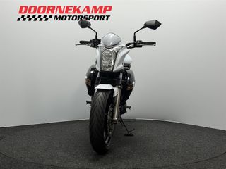 Voertuigafbeelding 4