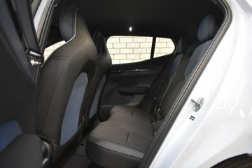 Voertuigafbeelding 13