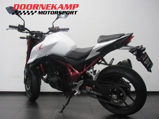 Voertuigafbeelding 4