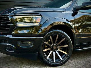 Voertuigafbeelding 6