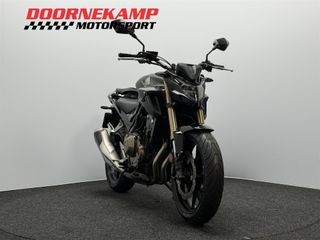 Voertuigafbeelding 3