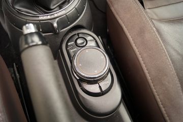 Voertuigafbeelding 18