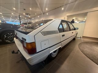 Voertuigafbeelding 6