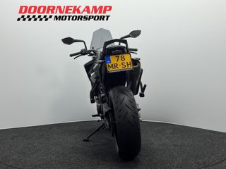 Voertuigafbeelding 12