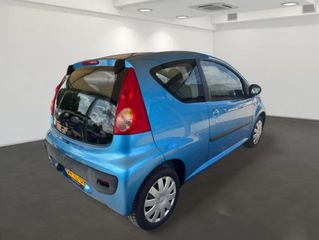 Voertuigafbeelding 4