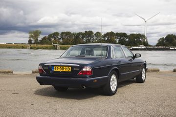 Voertuigafbeelding 4