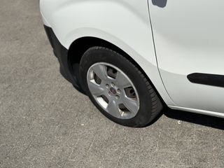 Voertuigafbeelding 6