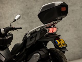 Voertuigafbeelding 9