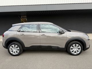 Voertuigafbeelding 3