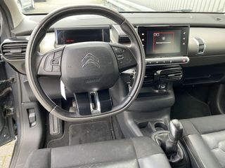 Voertuigafbeelding 3