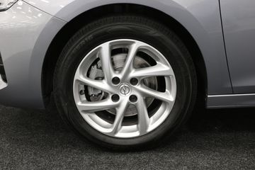 Voertuigafbeelding 6