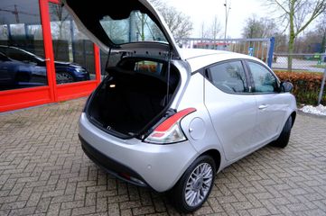 Voertuigafbeelding 8