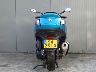 Voertuigafbeelding 12