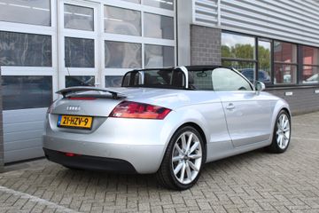 Voertuigafbeelding 4