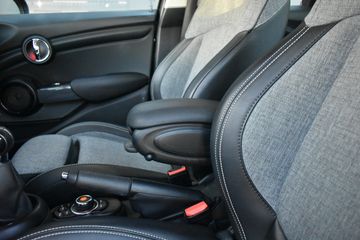 Voertuigafbeelding 12