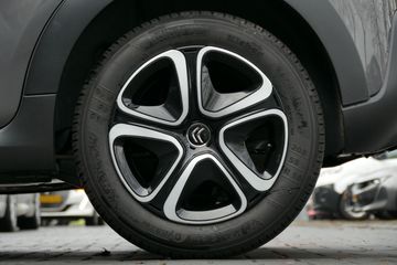 Voertuigafbeelding 9