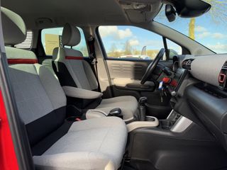 Voertuigafbeelding 6