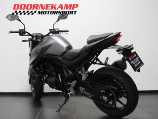 Voertuigafbeelding 4