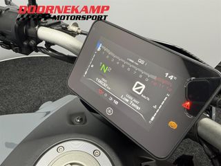 Voertuigafbeelding 16