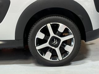 Voertuigafbeelding 12