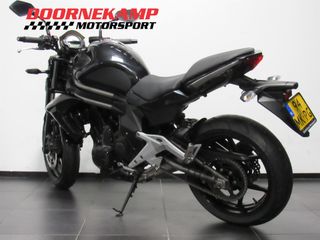 Voertuigafbeelding 4