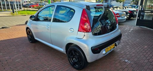 Voertuigafbeelding 3