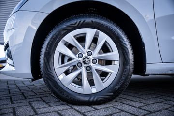 Voertuigafbeelding 6