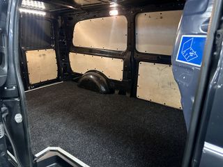 Voertuigafbeelding 6