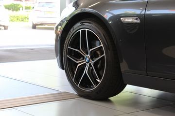 Voertuigafbeelding 4