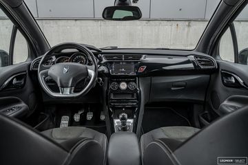 Voertuigafbeelding 3