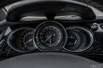 Voertuigafbeelding 8