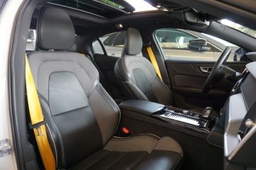 Voertuigafbeelding 8