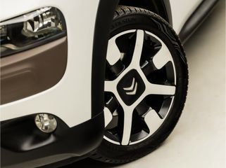 Voertuigafbeelding 12