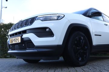 Voertuigafbeelding 4