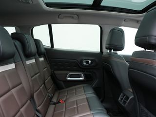 Voertuigafbeelding 6