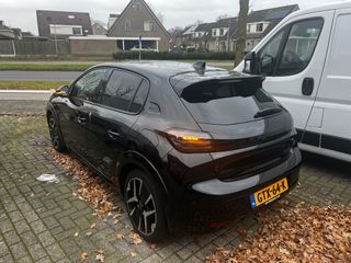 Voertuigafbeelding 4