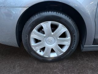 Voertuigafbeelding 8